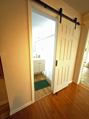 Unclassified image, 3 of 10, button - Welcoming studio with AC in peaceful Spring Hill (Spring Hill)