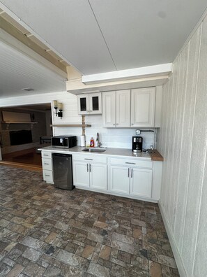 Unclassified image, 5 of 10, button - Welcoming studio with AC in peaceful Spring Hill (Spring Hill)