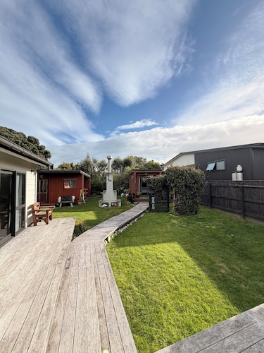 Kiwiana themed bach, perfect for family getaways or a retreat near the beach!