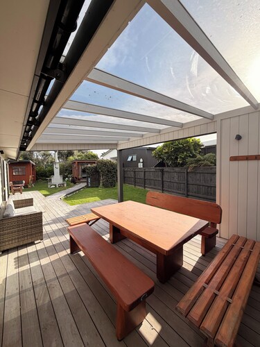 Kiwiana themed bach, perfect for family getaways or a retreat near the beach!