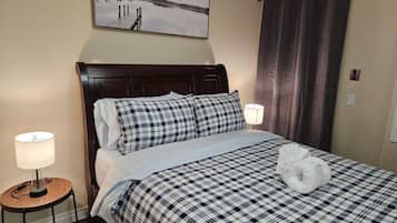 Tabla de planchar con plancha, wifi, ropa de cama