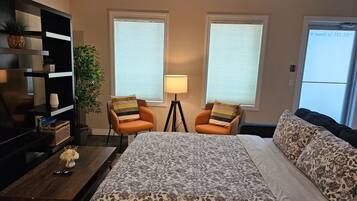 Tabla de planchar con plancha, wifi, ropa de cama