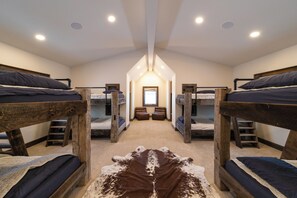 Room - Rock Chalk Ranch - Luxury Montana Retreat, Sauna, Games & Ranch Adventures (Belt)
