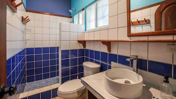 Quadruple Room, Pool View | Bathroom | Shower, towels, soap, shampoo
