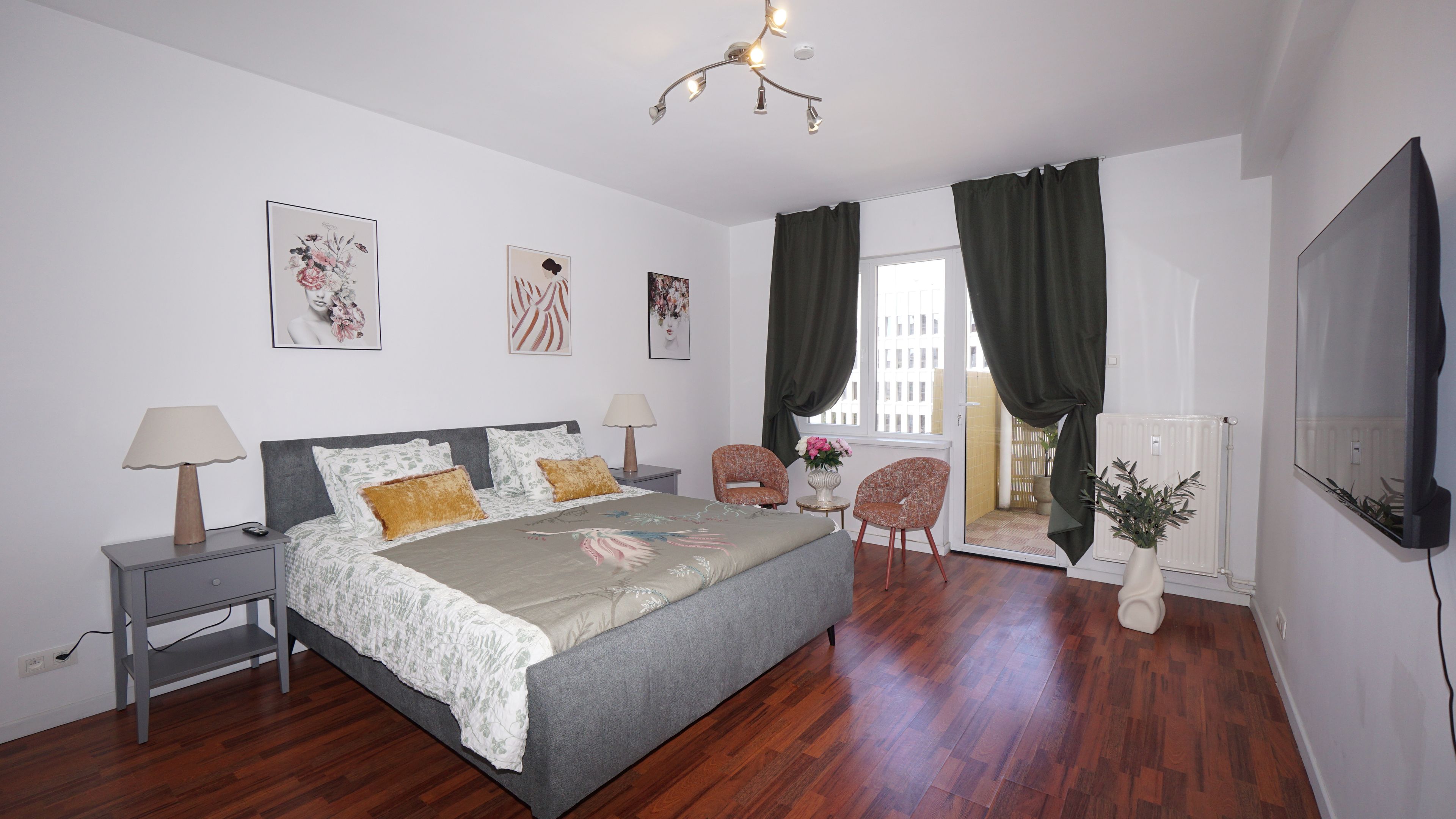 4 bedrooms, iron/ironing board, WiFi, bed sheets