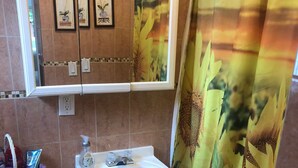 Bathroom - Tamiami Guest House- Studio #1 with pool (Miami)