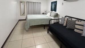 Room - Tamiami Guest House- Studio #1 with pool (Miami)