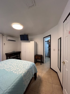 Room - Tamiami Guest House- Studio #2 with pool (Miami)