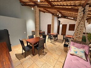 Khu ẩm thực ngoài trời