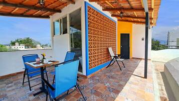 Classic Suite, Lake View | Outdoor dining