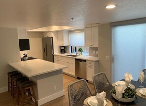 Dining - 2BR/2BA Pet-friendly Short Walk to Beach! (San Clemente)