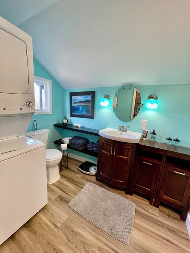 Charming 1911 Bungalow 1-bedroom apartment with AC near downtown Albany
