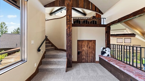 The Water Tower House by Avantstay Tower Card Room + Casita + Game Room Panoramic Cascade Views
