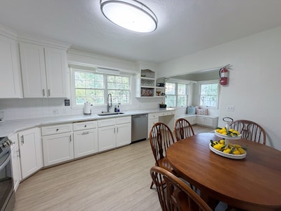 Charming Country Home / Sleeps 10 / 90 Minutes to Yellowstone