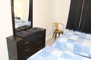 A bedroom with a bed, a dresser, a chair, and a mirror. - Townhouse in Athens City with 5 beds, 3 bedrooms, 2.5 baths, garage, Wi-Fi (Athens)