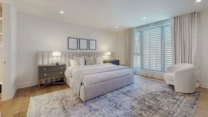 Room - Exceptional Designer Residence in WeHo + Walkable (Los Angeles)
