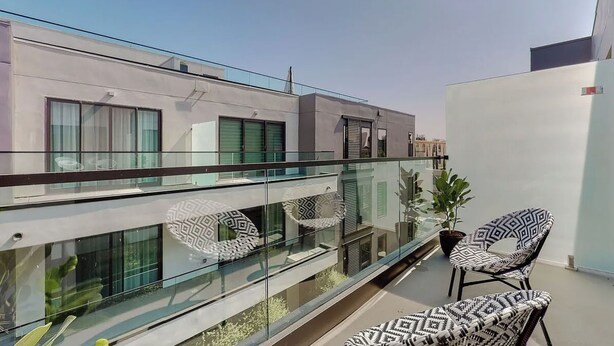 Property grounds - Exceptional Designer Residence in WeHo + Walkable (Los Angeles)