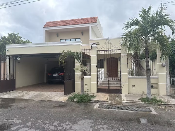 Unclassified image, 1 of 81, button - Casa/Depa Privilegio Centro Patio & Pet Friendly (CHELEM)
