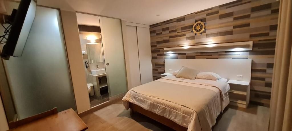 Habitación doble Deluxe, vista a la ciudad | Escritorio y wifi gratis 