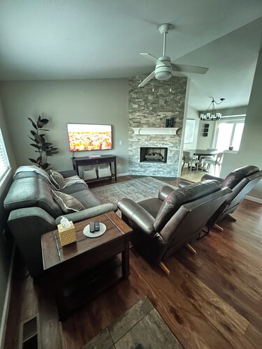 Cozy 3BR Escape in Wichita, Patio & Fire Pit