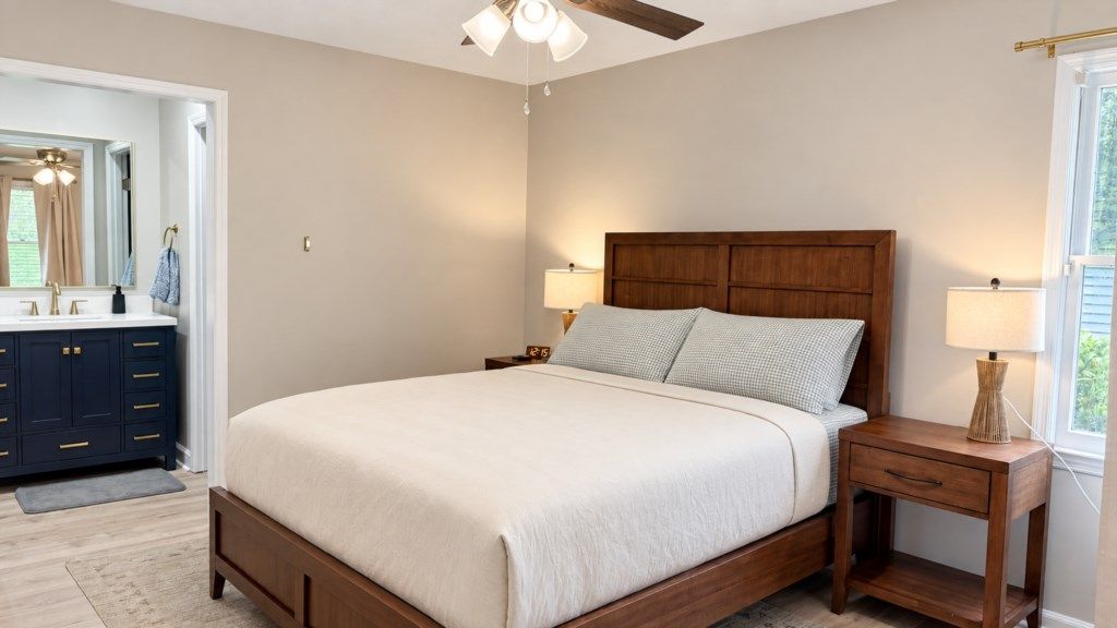 4 bedrooms, iron/ironing board, WiFi (free), bed sheets