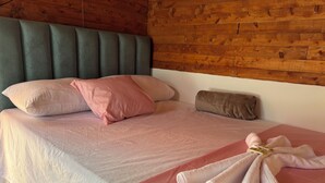 A bed with a headboard, pillows, and a towel. - Alegria Stay Glamping in Cocorná (Cocorná)