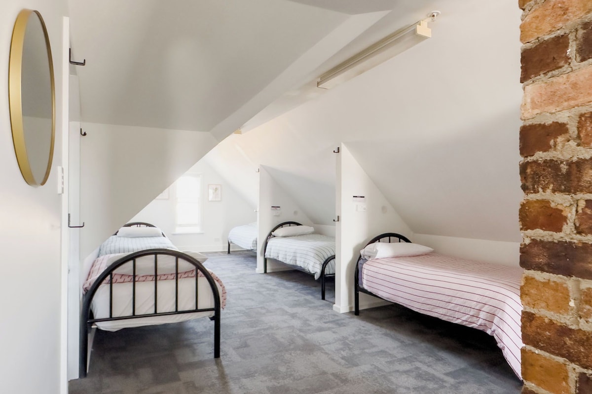Single Bed, Female-only dorm, Shared Bathroom