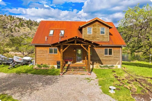 Browns & Bows Cabin on Missouri River