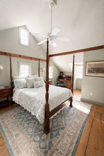 Historic 1705 Farmhouse Near Thunder Ridge Ski Area, Sleeps 6