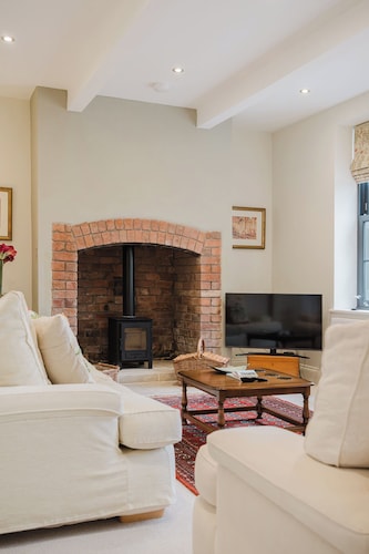 Elegant Escape at Dineter Wood House