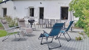 Outdoor dining - Country house, pets allowed - 7 guests (Hambers)