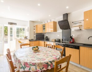 Private kitchen - House with pets allowed - ppl. (Le Vast)