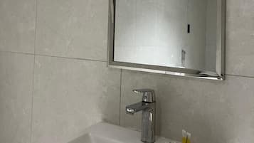Family Apartment, Private Bathroom | Bathroom | Shower, soap, shampoo