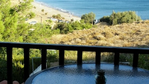 A balcony with a view of a beach and the sea. - Marvina (Chios)