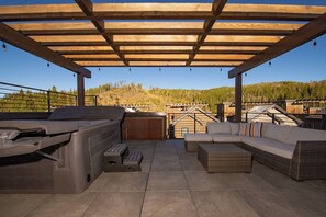 The rooftop patio features a hot tub and plenty of comfortable seating to help you unwind after your mountain adventures - Apres Chalet | Pet Friendly | Downtown House | Private Hot Tub (Winter Park)