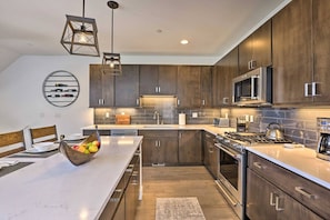 Plenty of counterspace in this kitchen - Rendezvous Retreat | Pet Friendly with Peak Vistas | Walk to Trails (Fraser)