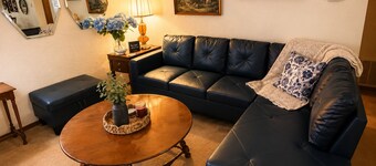 Vintage Charm-Modern Comfort•2BR/2BA home