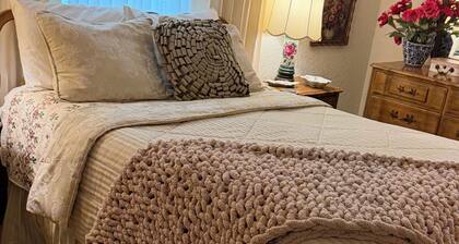 Vintage Charm-Modern Comfort•2BR/2BA home