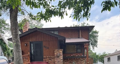 Spacious 3BR Cabin-Style Home-Pet Friendly & Centrally Located