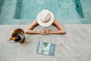 Ảnh chưa phân loại, 3 trong số 17 ảnh, nút