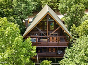 Exterior - High View Hangout 4bd, 3 bth, hot tub, community pool, Ev charger (Pigeon Forge)