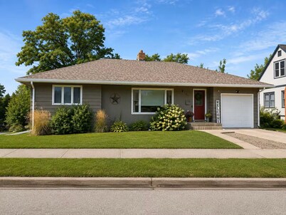 Central Pierre 4BR Walk to Downtown & Capitol
