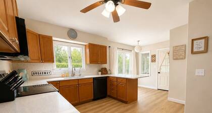 Central Pierre 4BR Walk to Downtown & Capitol