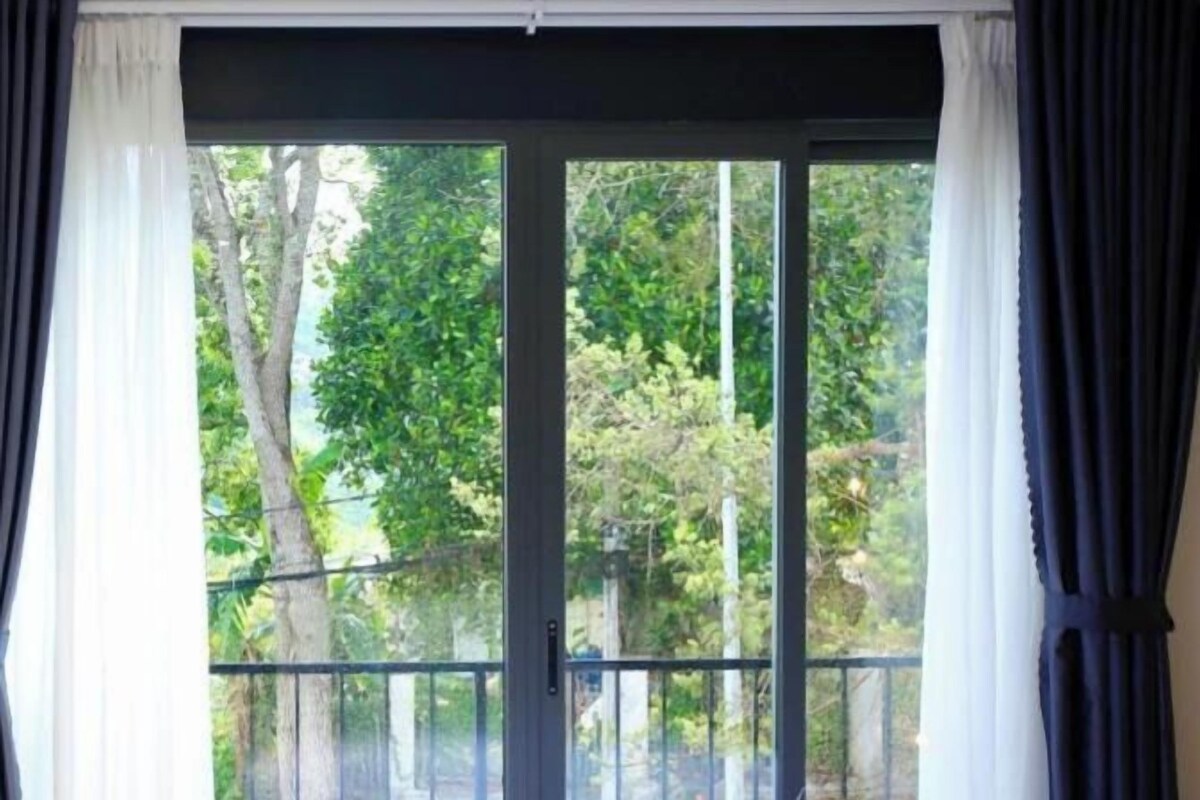 Phòng Suite, quang cảnh vườn | Két bảo mật tại phòng, phòng cách âm, bàn ủi/dụng cụ ủi quần áo 
