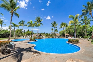 A swimming pool with lounge chairs and palm trees. - 🏖️Two King Ensuite Bedrooms + Pools & Hot Tubs (Kamuela)