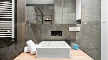Ducha, secador de pelo, toallas
