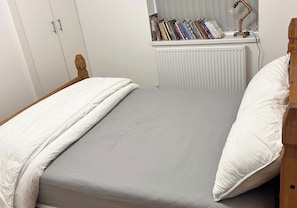 Room - Pottery District 1-Bed Apt, Sleeps 3 & WiFi (Stoke-on-Trent)