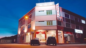 A two-story hotel with a sign reading 'HOTEL VOCE' and 'Alamflora' on the ground floor. - Vogue Rompin (Kuala Rompin)