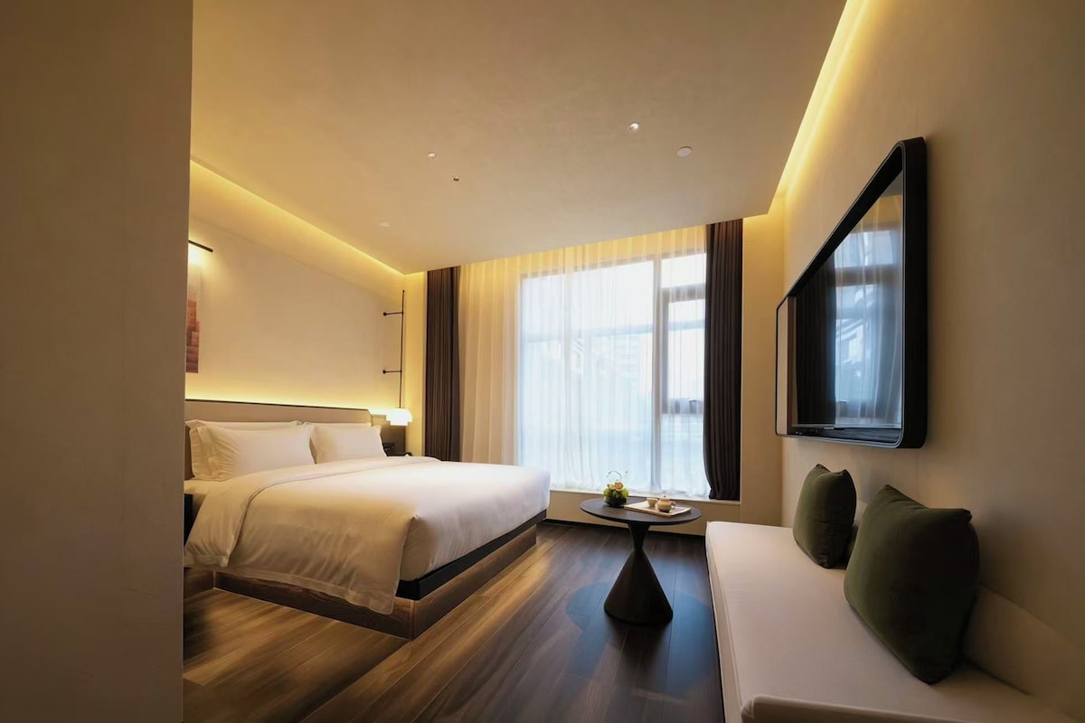 ห้องลักซ์ชัวรี่ดับเบิล, วิวเมือง | โต๊ะทำงาน, พื้นที่ทำงานแบบใช้แล็ปท็อป, ผ้าม่านกันแสง, ห้องเก็บเสียง