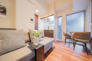 Living area - unito residence SHINSAIBASHI East (Chuo-ku,)